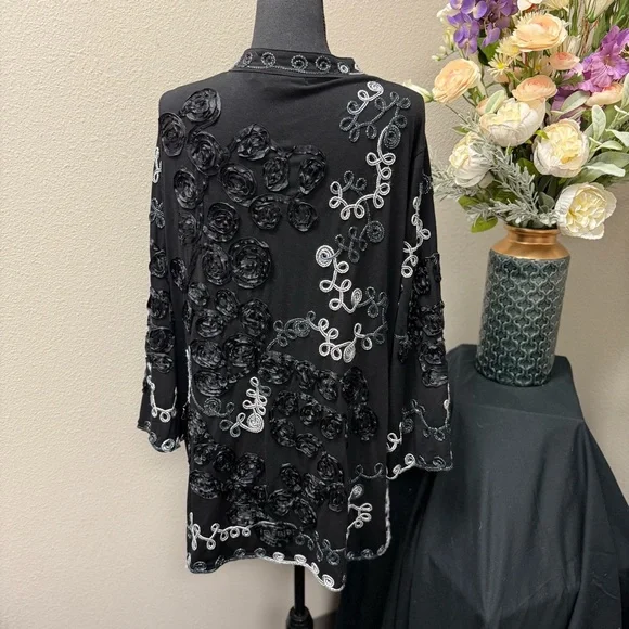 Lauren Michelle Woman 3X Black Tunic Top Embroidered Floral Sequin Acce - Picture 4 of 8